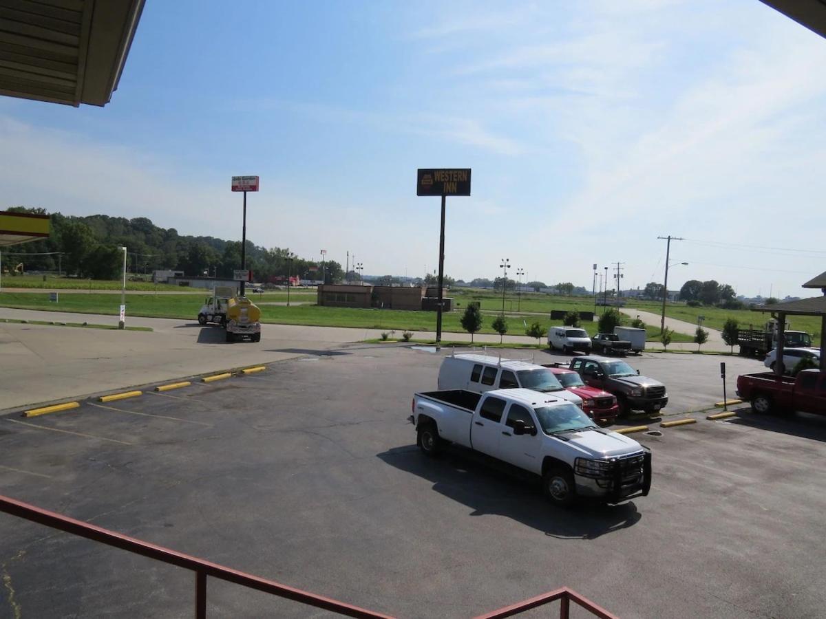 First Western Inn Caseyville 외부 사진